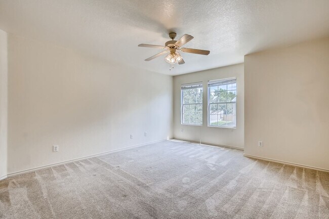 Foto del edificio - Only 10 miles from Randolph AFB & 6 miles from BAMC- Lawn Care Included!