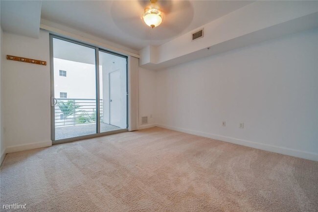 Building Photo - 1 br, 1 bath  - 1830 Radius Dr Apt 622