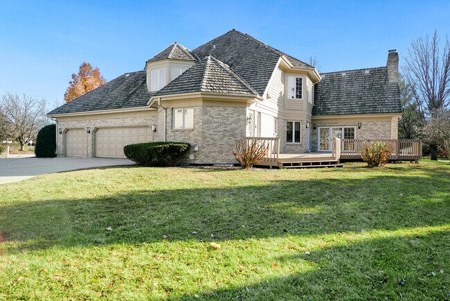 Building Photo - 8S210 Stonehedge Dr