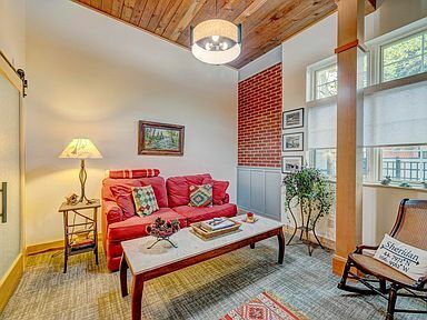 Foto del edificio - 1300 Burton St