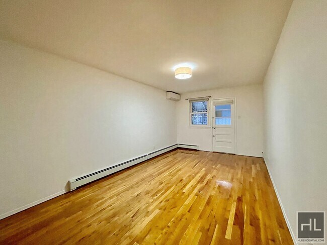 Building Photo - Stunning two bedroom with private yard