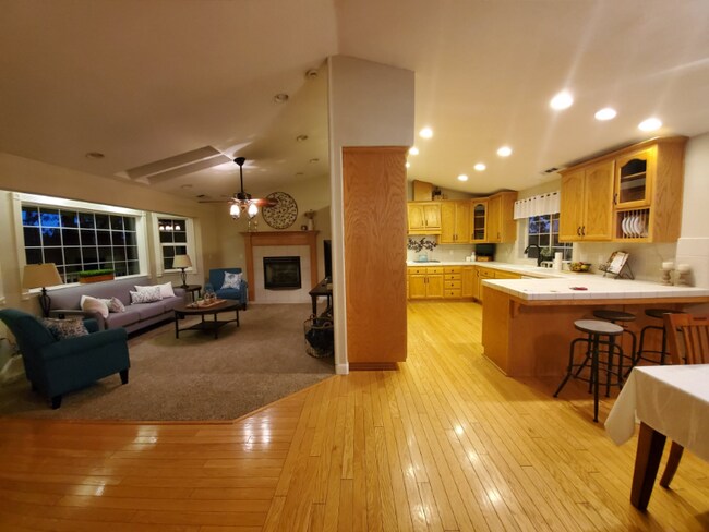 Foto del edificio - 4010 Pearl Rd