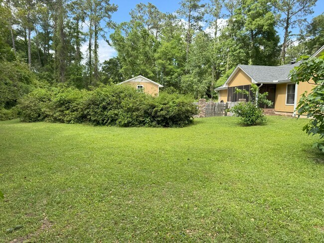 Foto del edificio - 3708 Carrington Pl