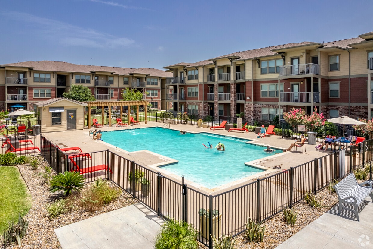 Icon at Corpus Christi Apartments in Corpus Christi, TX