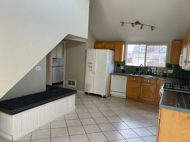 Building Photo - Charming Bungalow