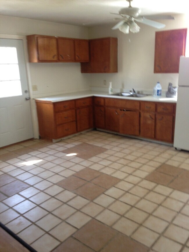 Building Photo - Three Bedroom Duplex in Country Setting