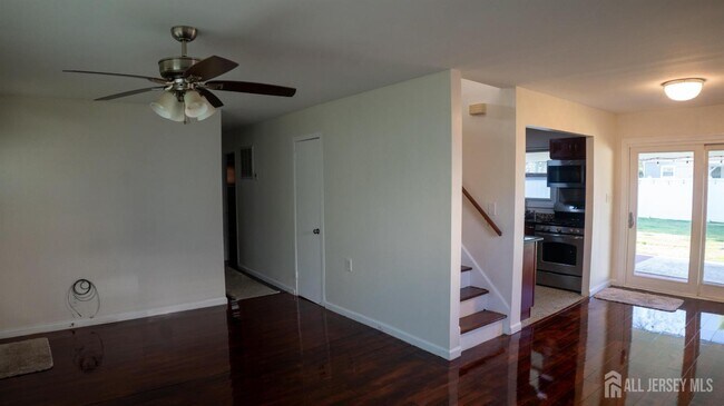 Foto del edificio - 55 W Iselin Pkwy