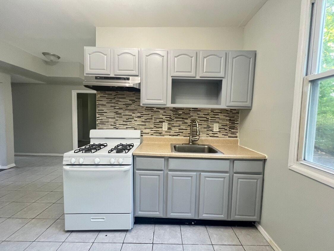 724 Lyons Ave A1 - 740 Lyons Ave