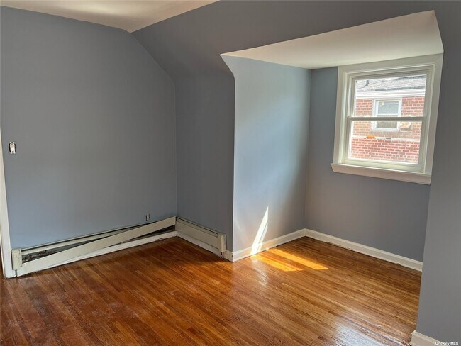 Foto del edificio - 81-52 Little Neck Pkwy