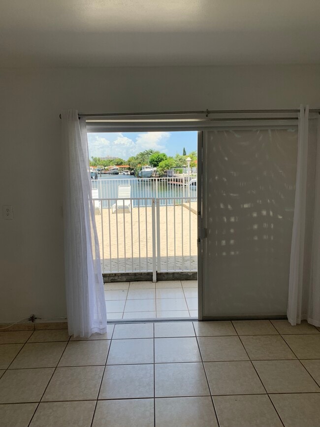 Foto del edificio - 2225 NE 123rd St