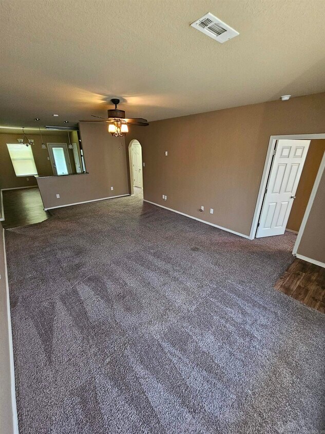 Foto del edificio - 2104 Fern Valley Dr