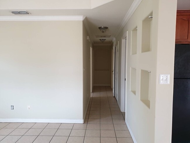 Building Photo - 1906 Horsetail Fls