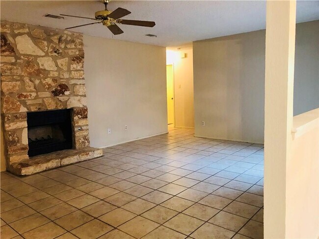 Building Photo - Charming Home Nestled in NW Austin!