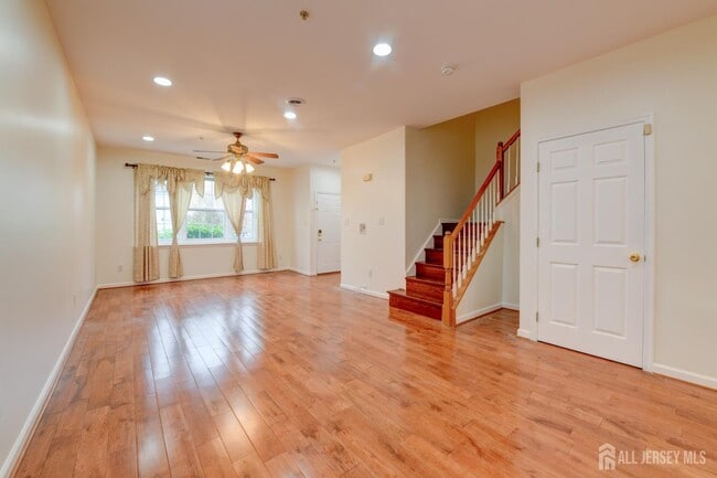 Foto del edificio - 609 Blossom Cir