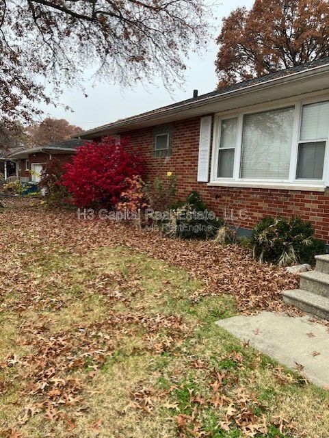 Photo - 2565 Boyle Ave House