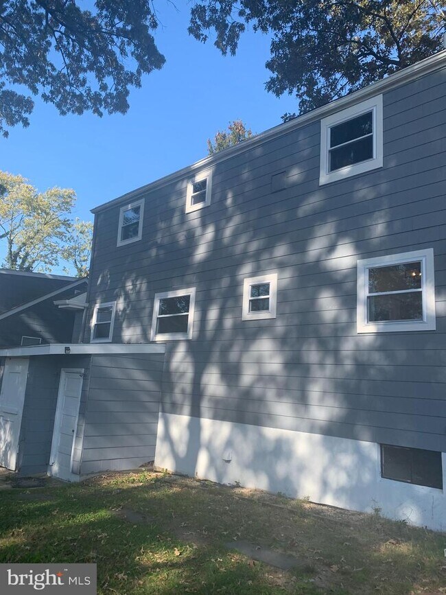 Building Photo - 409 Singley Ave