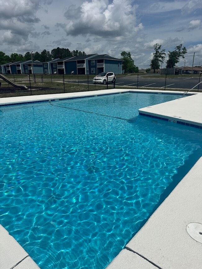 Building Photo - Pinecrest Village