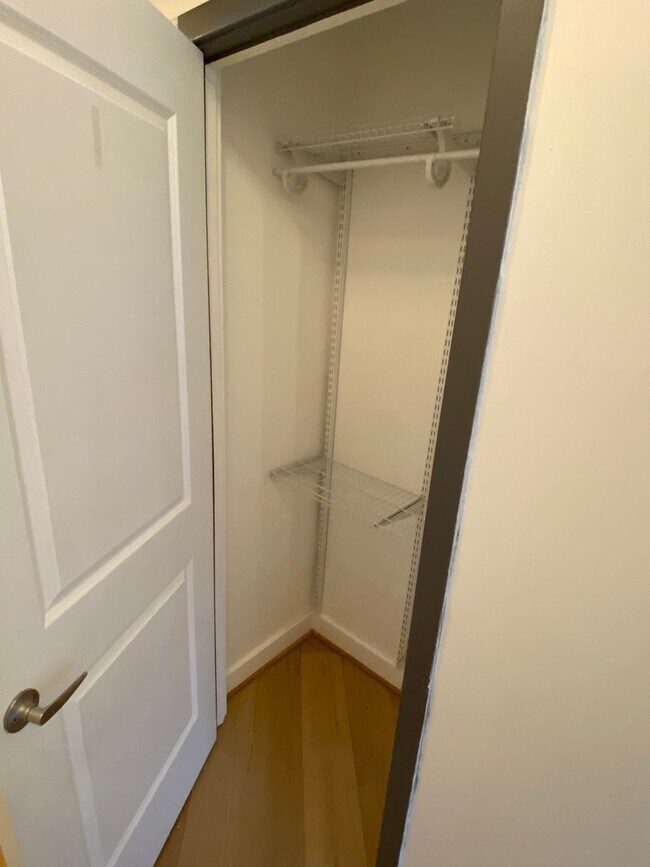 Foto del edificio - Beautiful updated 2bd/2ba condo in bustlin...