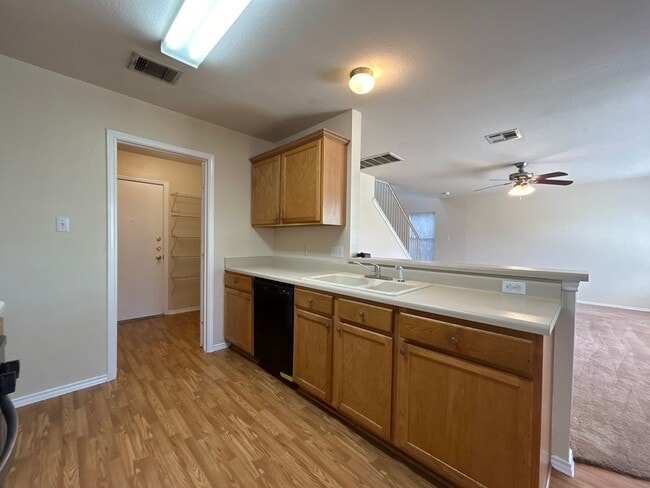 Building Photo - NEW PRICE!! Only 18-21 month lease only!!!...