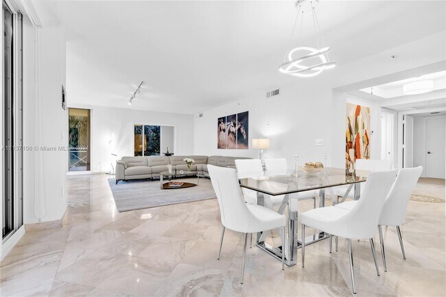 Foto del edificio - 445 Grand Bay Dr