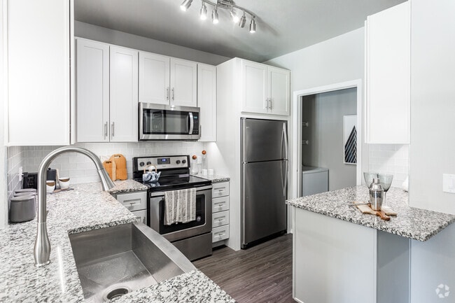 Welcome to Cortland Arrowhead Summit - Arrowhead Summit Apartment Homes