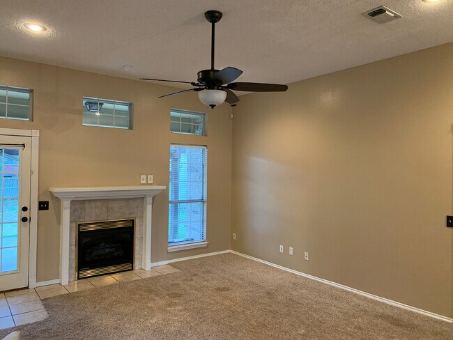 Building Photo - 800 Lee Cir