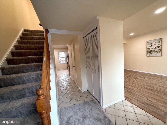 Foto del edificio - 5278 Lonsdale Dr