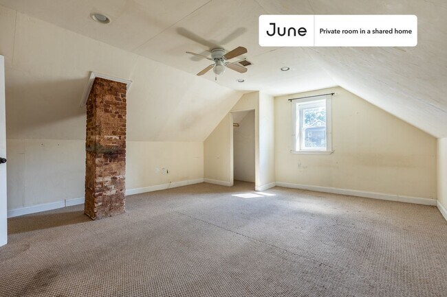 Building Photo - Private bedroom in 6 bed/2 bath Home