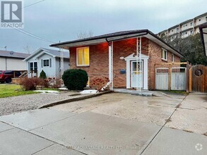 Building Photo - 296 Phyllis St