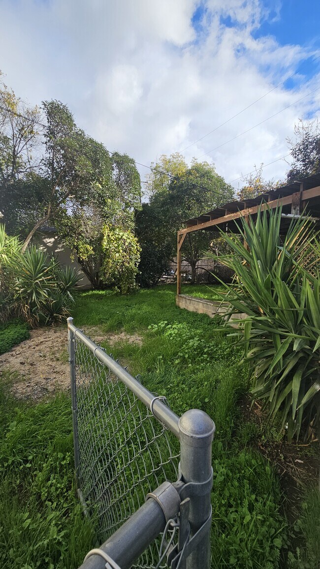 Foto del edificio - 2545 Nevada Ave