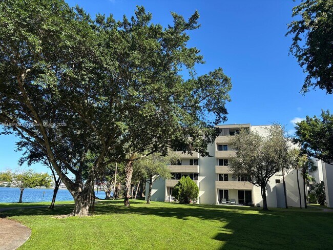 Foto del edificio - 10090 NW 80th Ct