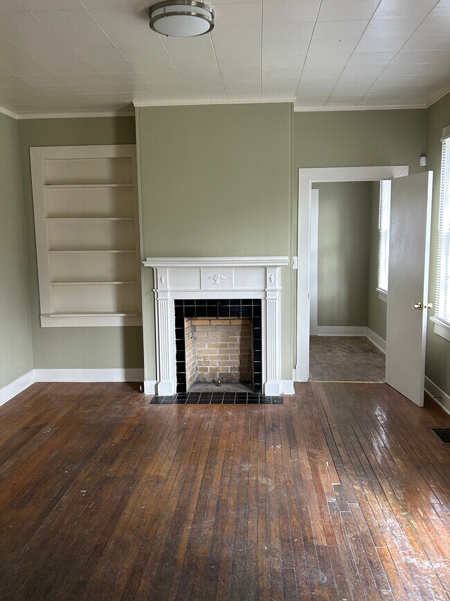 Family Room with faux fireplace - 309 Fredrica Ave