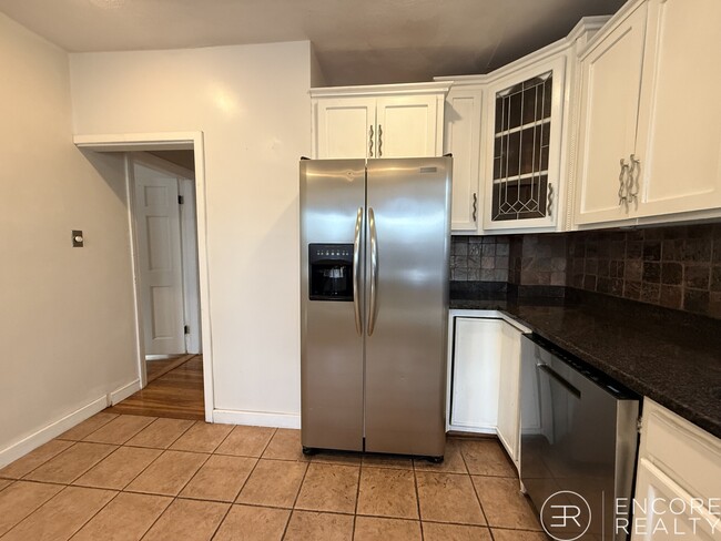 Building Photo - 723 Bennington St