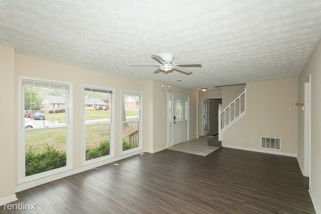 Building Photo - 3 br, 2.5 bath House - 2015 Lullwater Circle