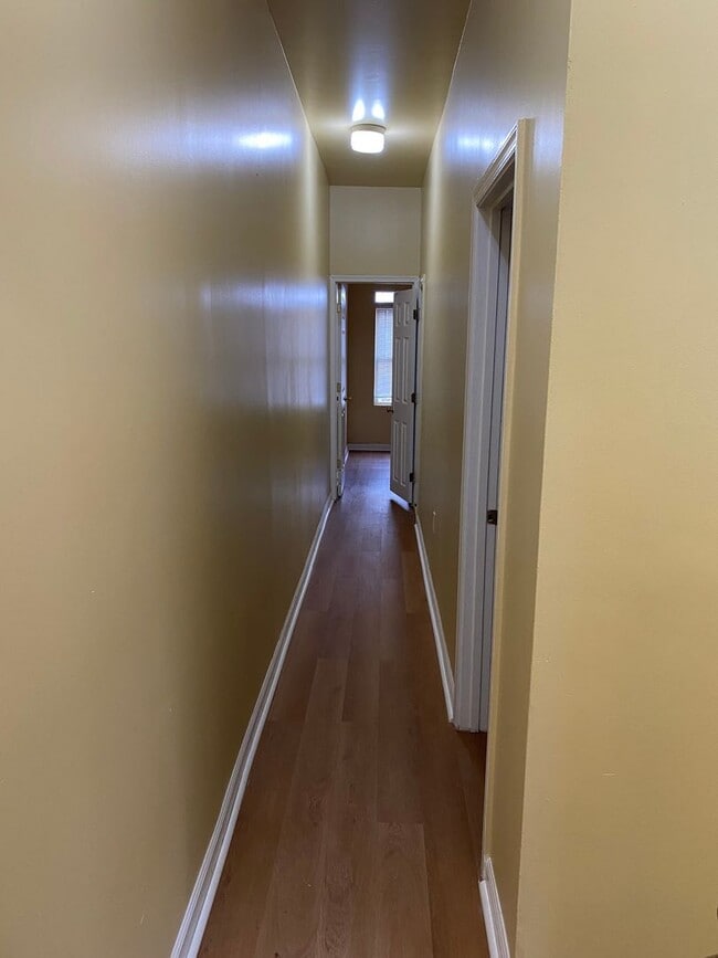 Building Photo - Spacious Rooms! Hardwood Flooring Througho...