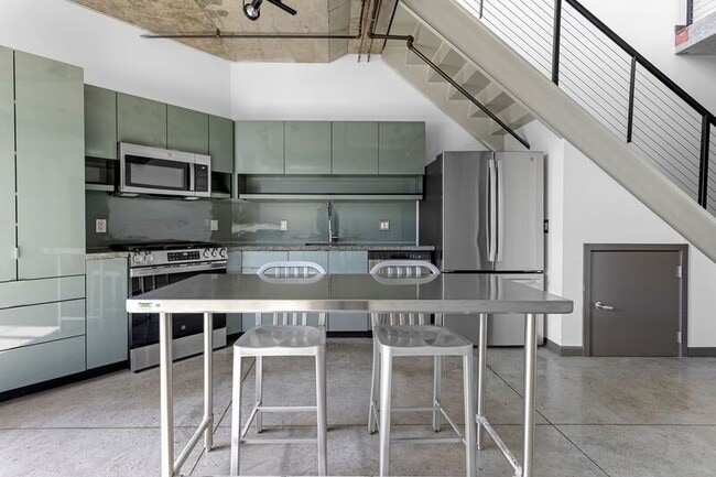 Building Photo - 1030 NW 12th Ave