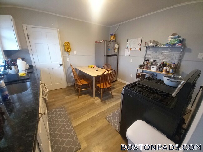 Foto del edificio - 60 Buzzell Ln
