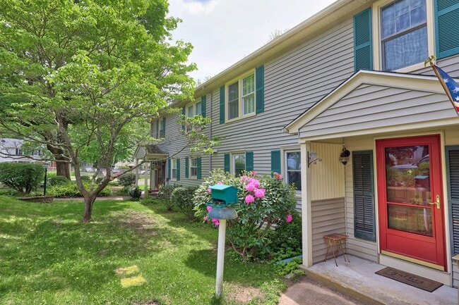 Foto del edificio - 70 Cold Spring Cir