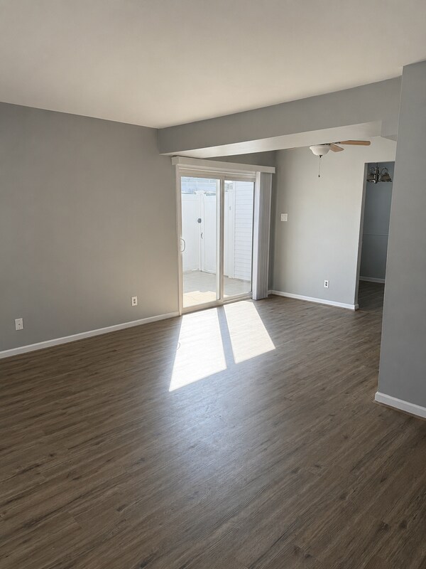 Building Photo - 8 Reliance Ct