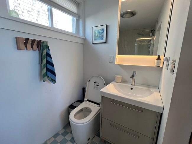 Building Photo - 1 Front St