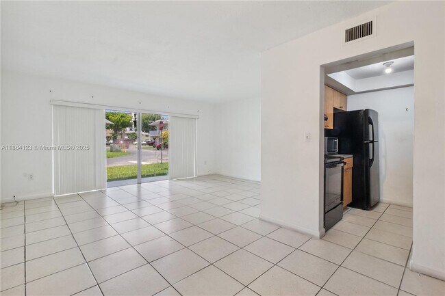 Foto del edificio - 7430 SW 82nd St