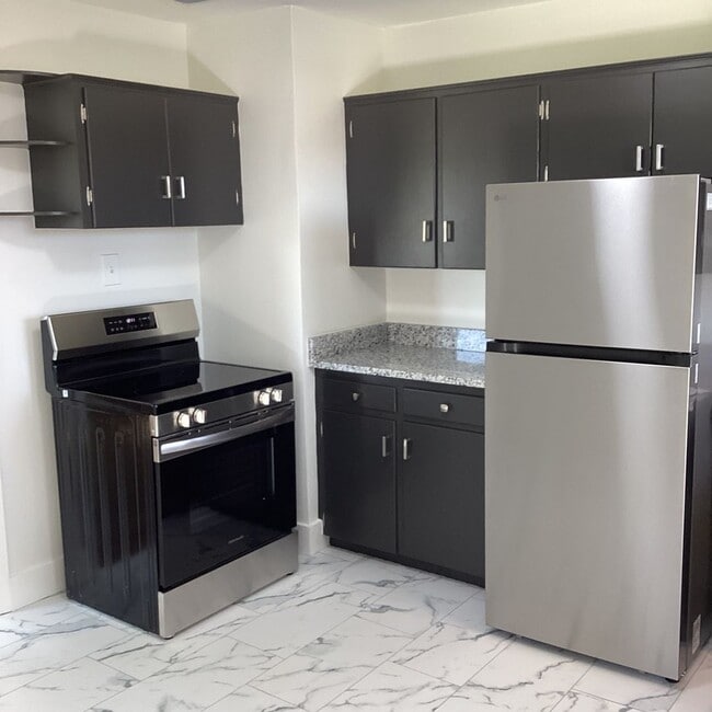 Building Photo - 2 Bedrooms / 1 Bath Brick home Johnson Cit...