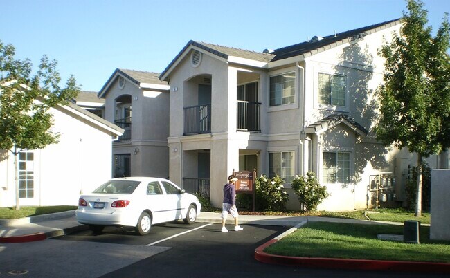 Exterior - 2001 Eastwood Dr