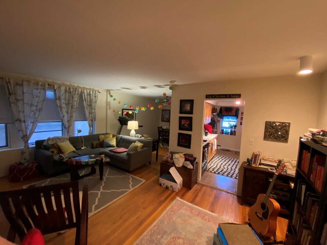 Primary Photo - 5337 N Kenmore Ave
