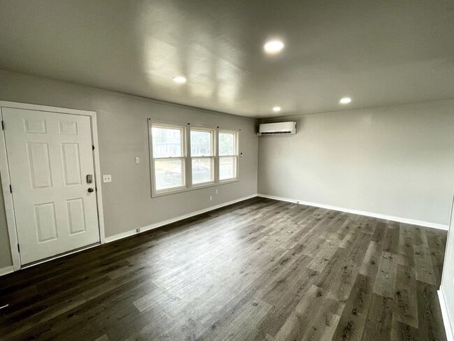 Building Photo - 1427 Judson Ave