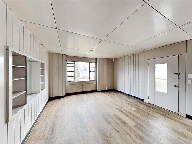 Foto del edificio - 832 Burchill St SW