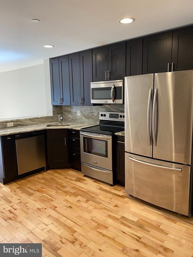 Building Photo - 426 N 40th St