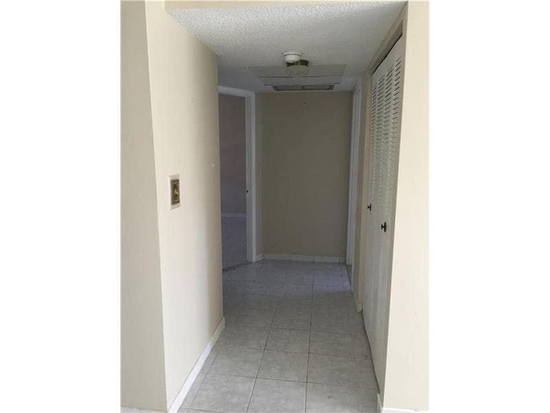 Primary Photo - 5041 W Oakland Park Blvd