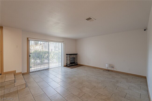 Foto del edificio - 544 Oakbrook Ln