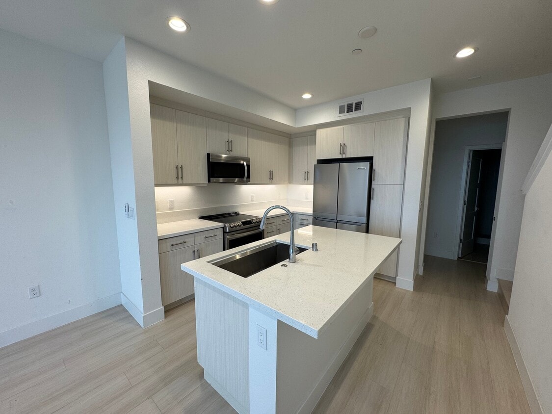 Photo - 9887 MacArthur Blvd (Oakland, CA)